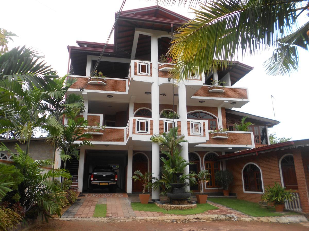Melvila Peliyagoda Pattiya Exterior photo